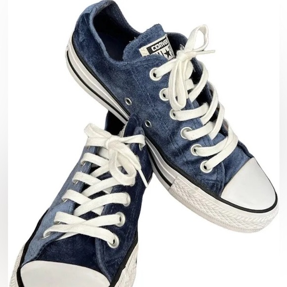 Women's Converse Blue Velvet Low Top Sneakers Size 7.5 - Picture 2 of 11